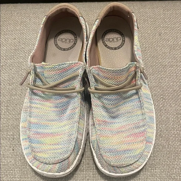 Hey Dude Aurora White shoes, size 7. - Picture 7 of 9